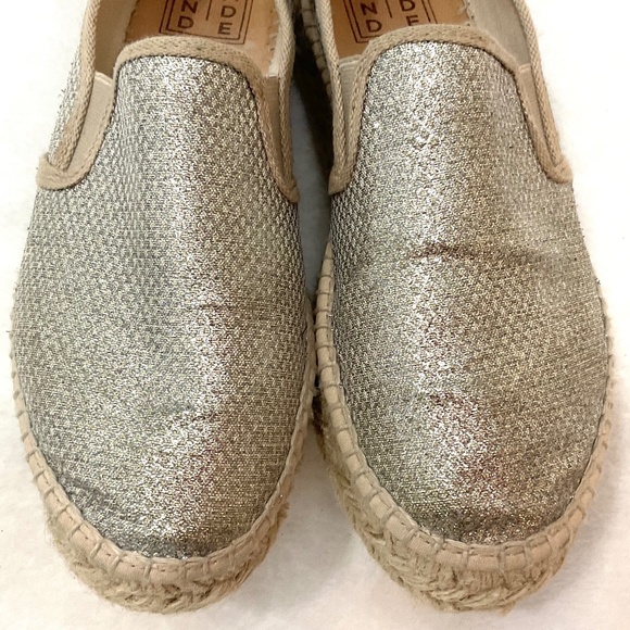 GOLD ESPADRILLE SLIP ON COMFORT SHOE SNEAKER SIZE 7.5/ 38 - Picture 5 of 16